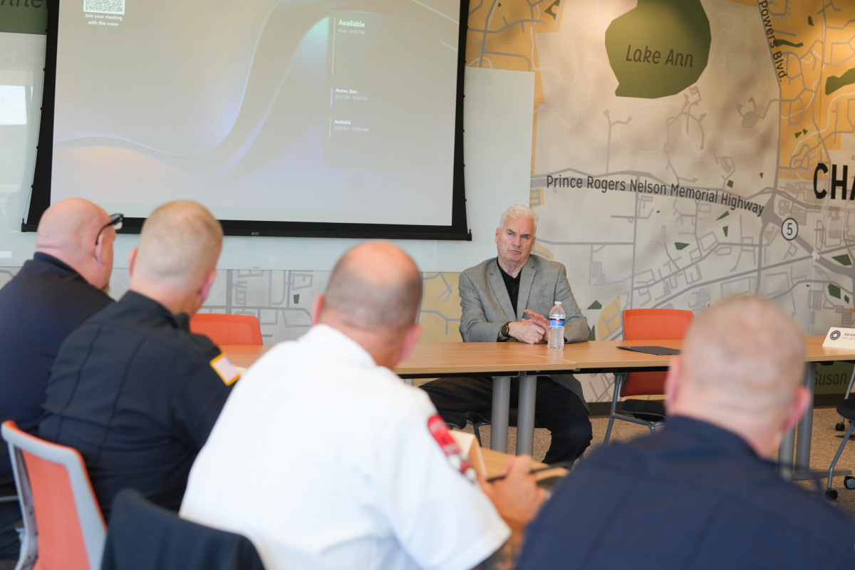 Congressman Emmer at a roundtable discussion 